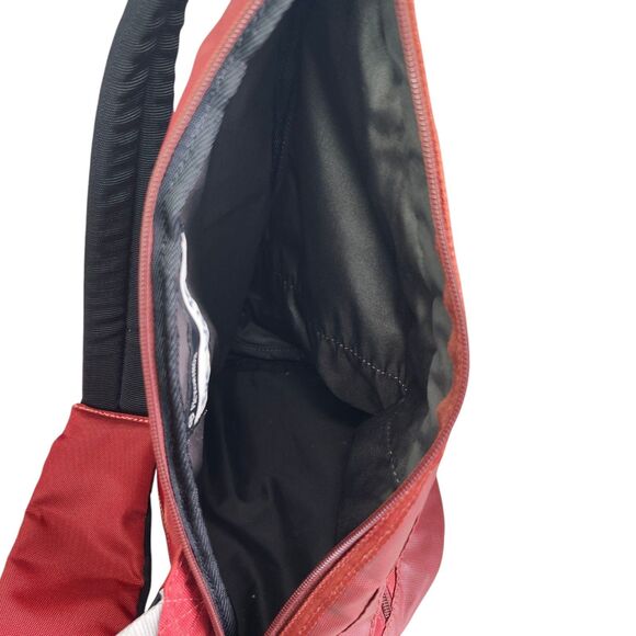 Victorinox Swiss Army Crossbody MonoSling Backpack Gym Bag Red Electronic Pocket - Picture 8 of 15